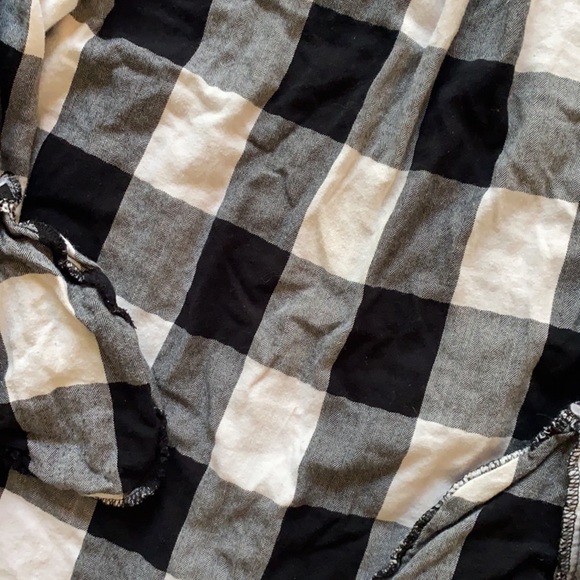 Forever 21 black and white plaid button down shirt - Picture 14 of 15